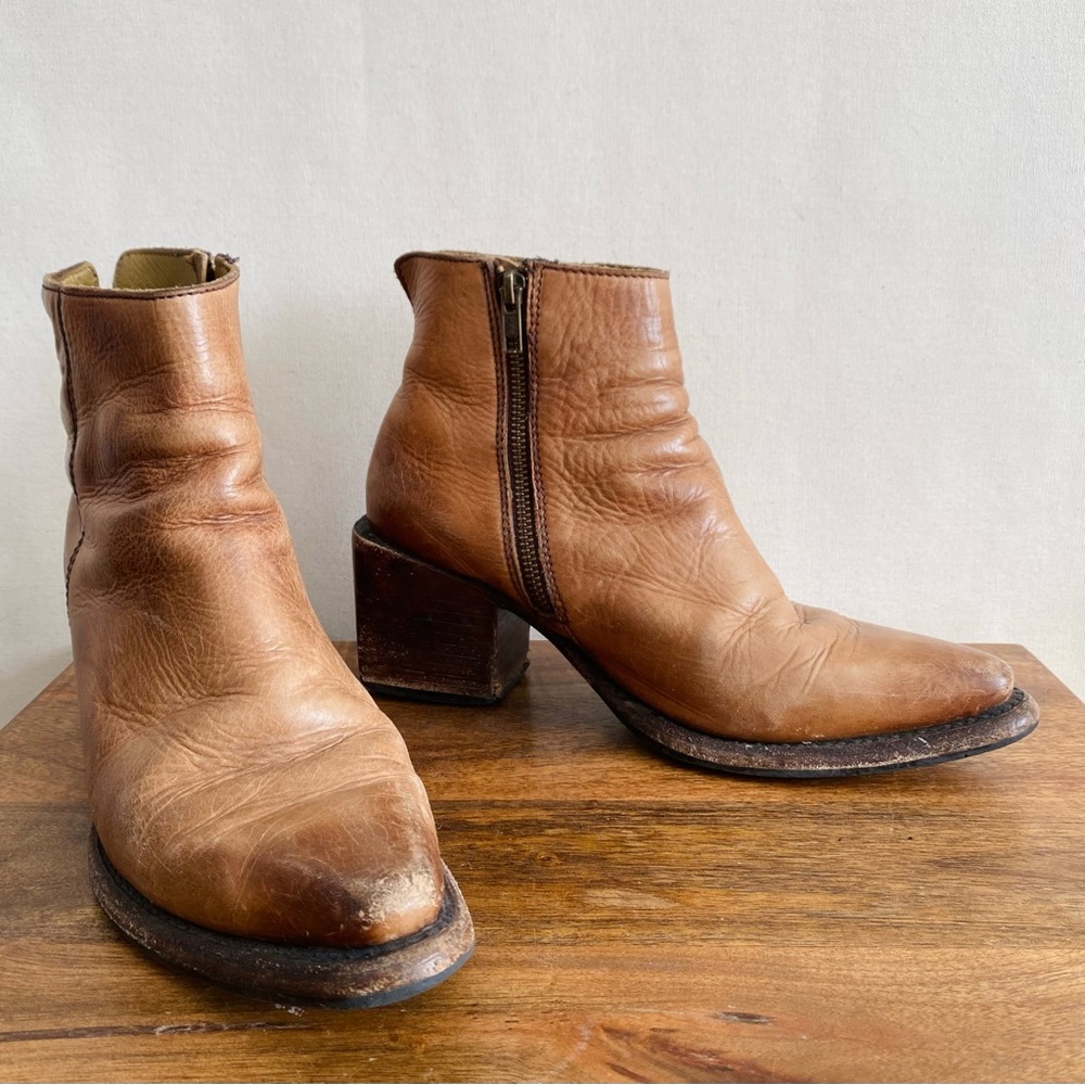 Seal of the Sutro Polk Chunky Square Block Heel Point Toe Boots Honey Brown